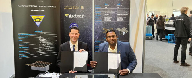 Dr Tony Scoleri of AICRAFT and Lloyd Jacob Lopez of HEX20 signing a memorandum of understanding at the 15th Australian Space Forum